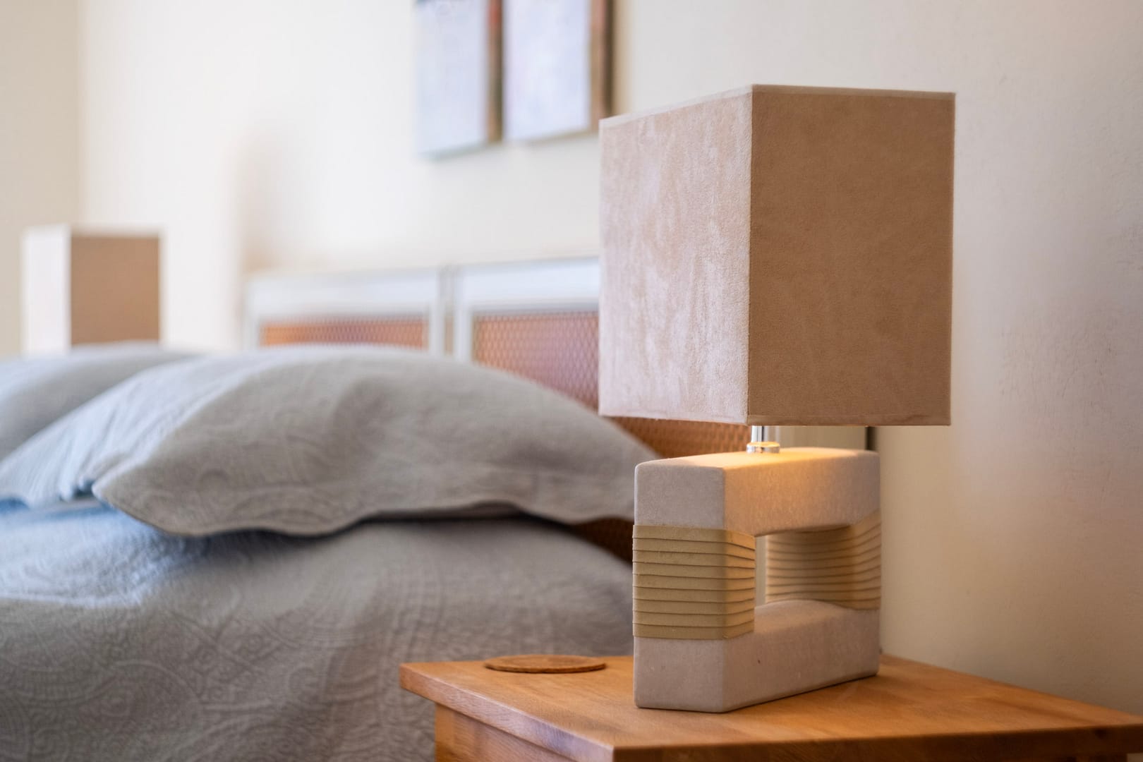 details in the bedroom, the night lamps