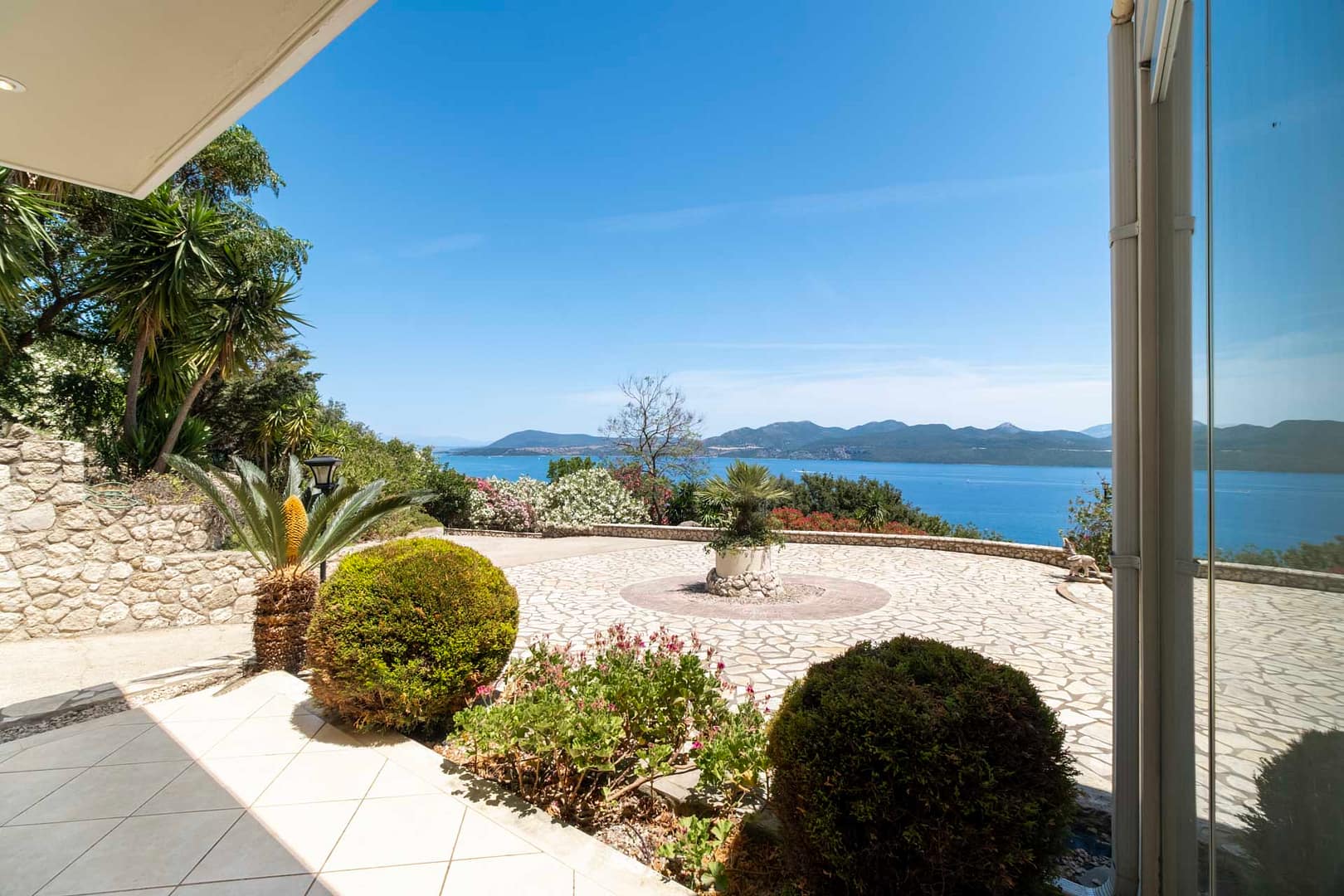 terrace with sea view of the guest bedroom at the ground floor