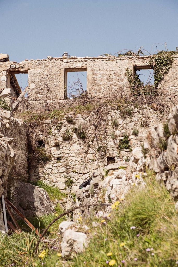 another beautiful abandoned home in greece